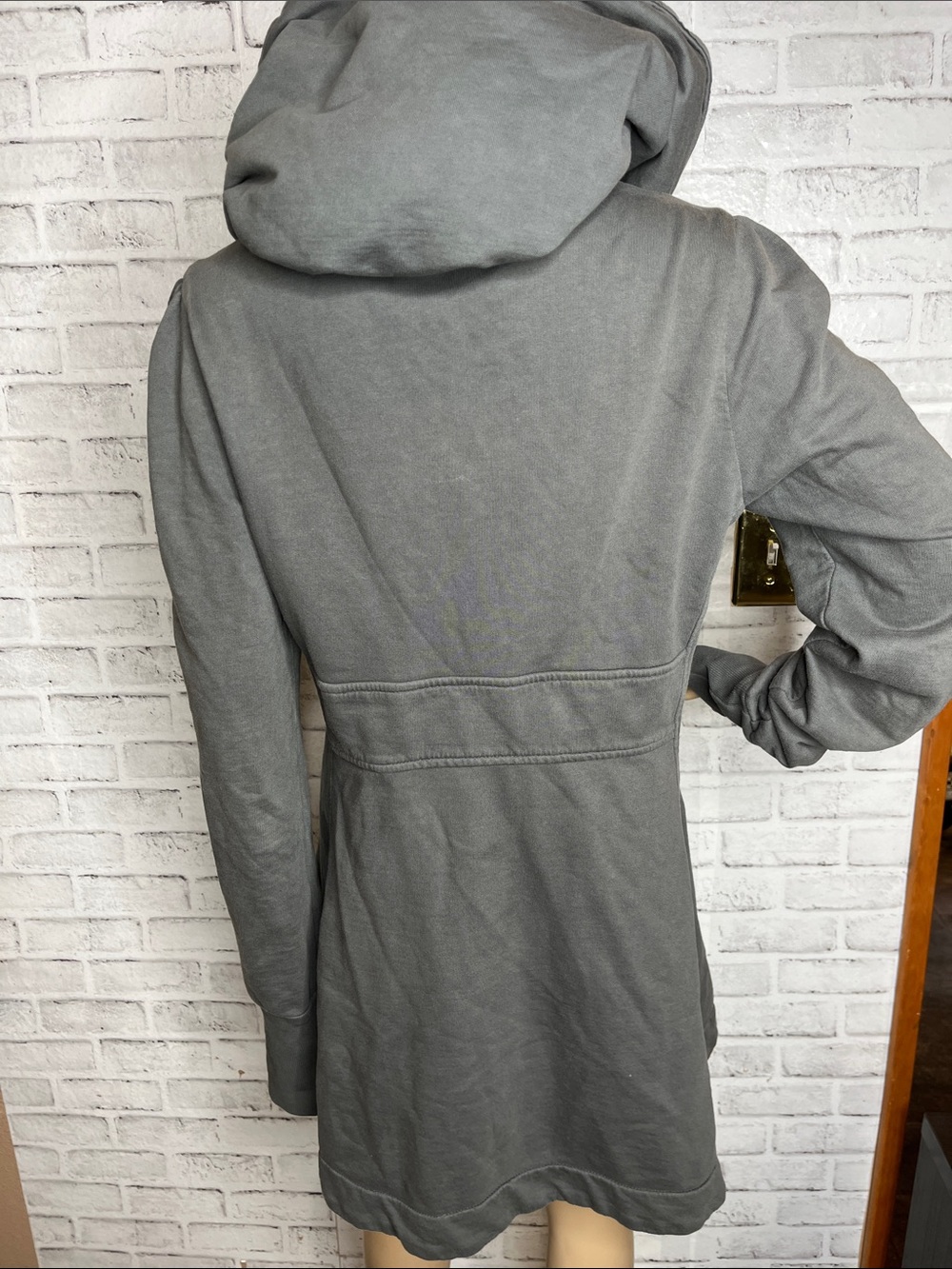 Prairie Underground gray cloak hoodie - Picture 4 of 4